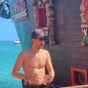 Meet your Posher, Mikeleto